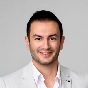 Dr Alister Sigaroudi